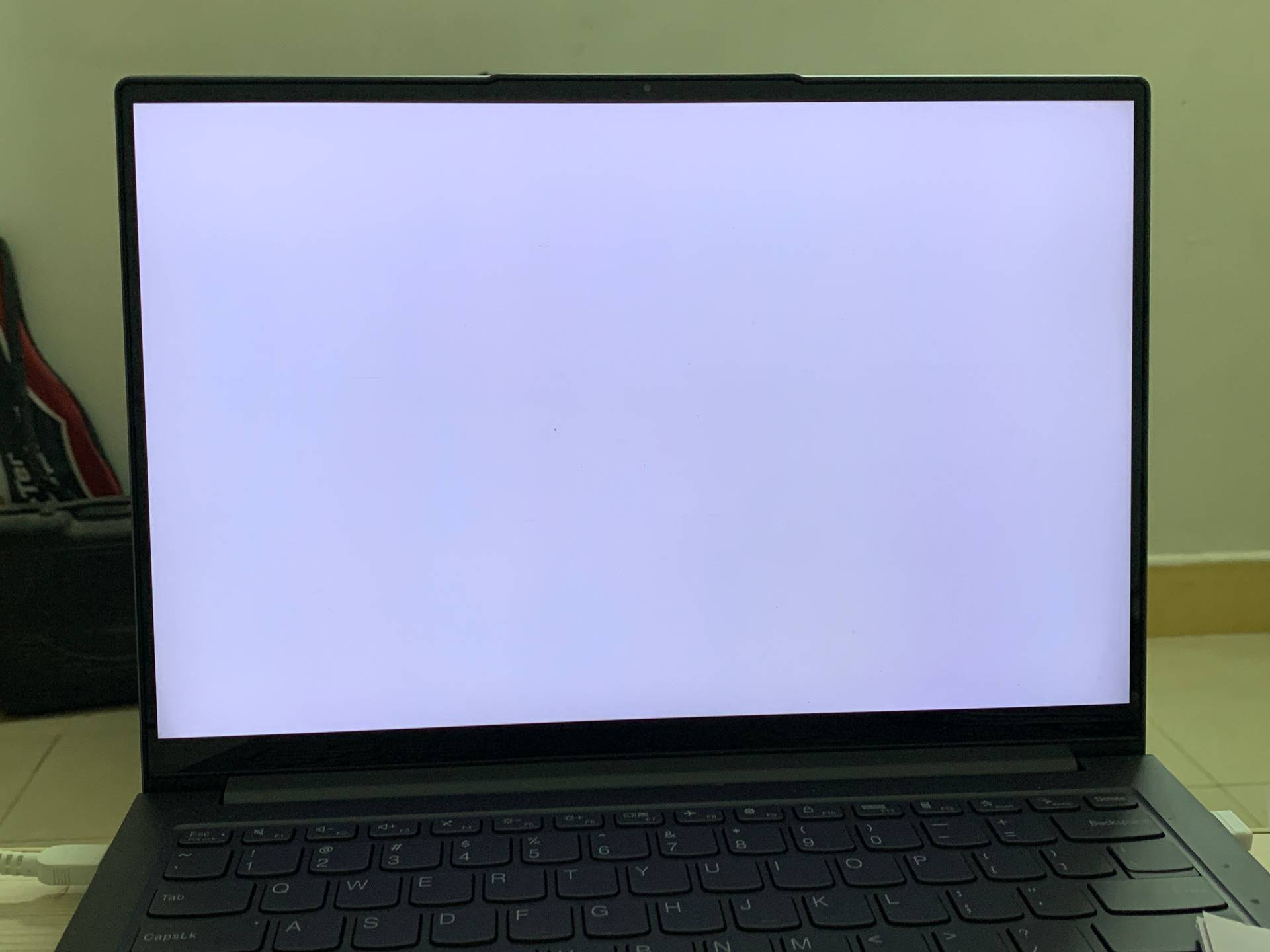 LCD వైట్ స్క్రీన్ డైలమా? CNK యొక్క మూడు-దశల ట్రబుల్షూటింగ్ పద్ధతి సమర్థవంతమైన రిజల్యూషన్‌ను శక్తివంతం చేస్తుంది!